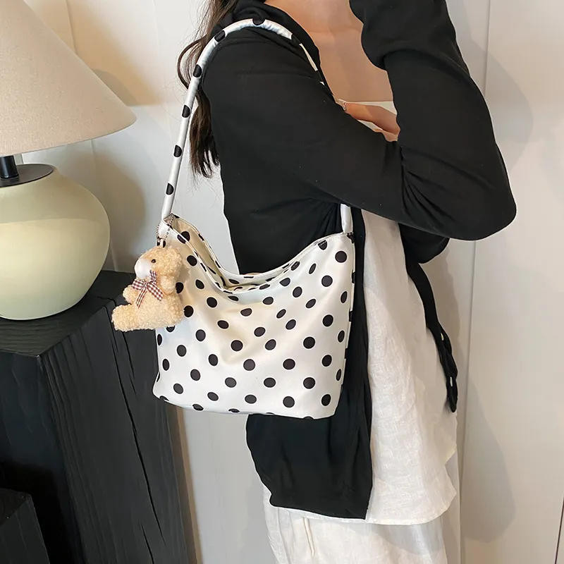 Dusen Kangaroo Oxford Shoulder Bag Women's White/Black/Red-6