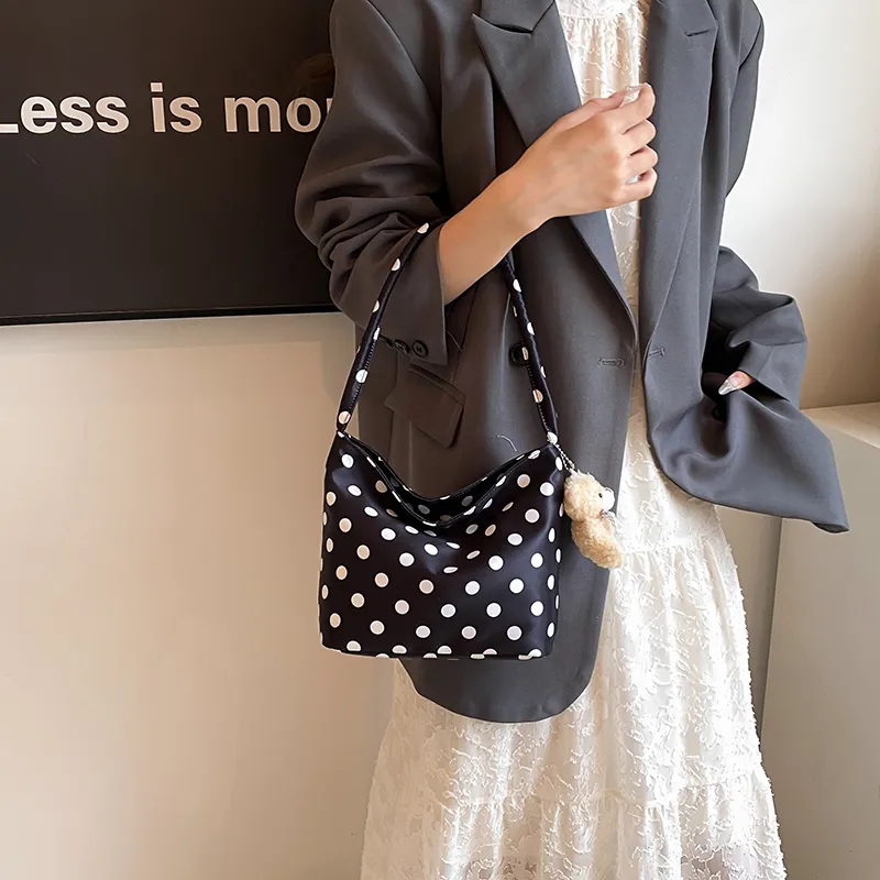 Dusen Kangaroo Oxford Shoulder Bag Women's White/Black/Red-11