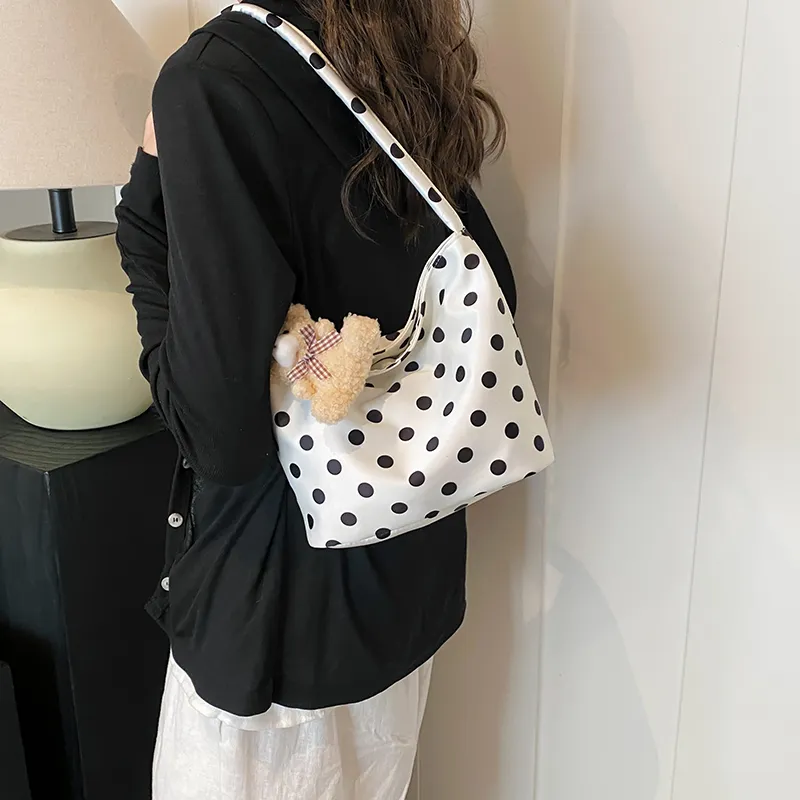 Dusen Kangaroo Oxford Shoulder Bag Women's White/Black/Red-3