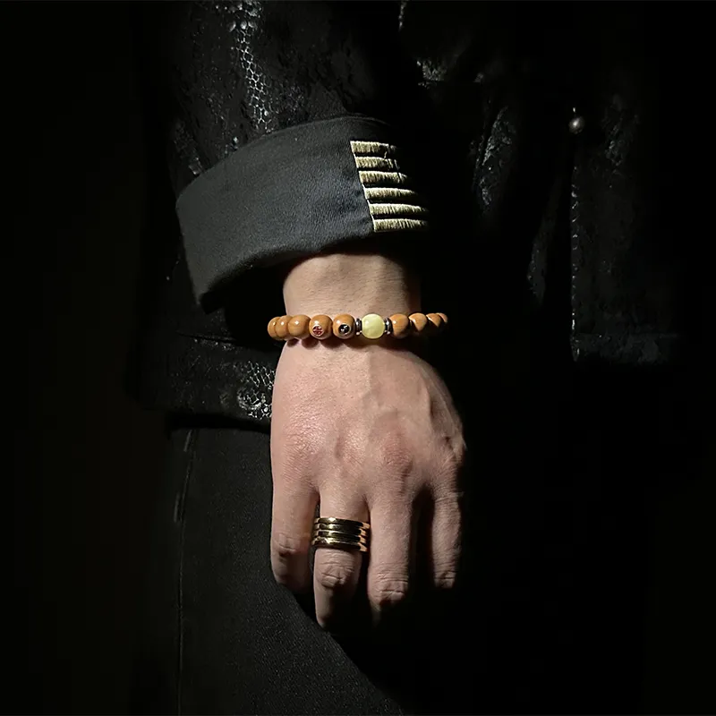 MOUNTAINS AND MANS Monkey Head Walnut Bracelets Unisex-3