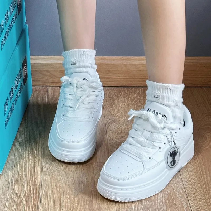 Crayon Shinchan X Jifffly Skateboard Shoes Unisex Low Top White-6