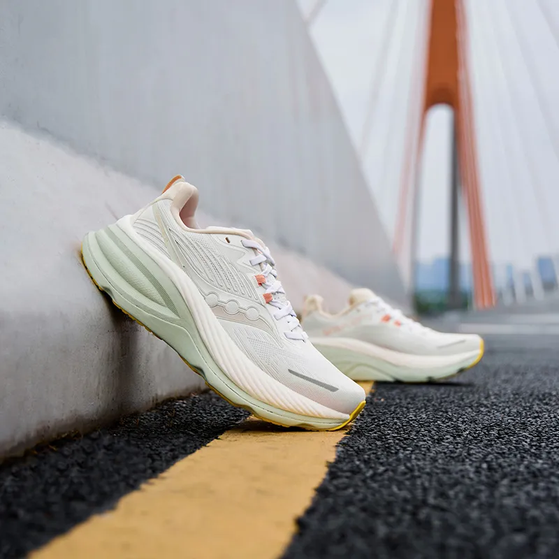 Saucony Hurricane 24 White Foam Women's-6