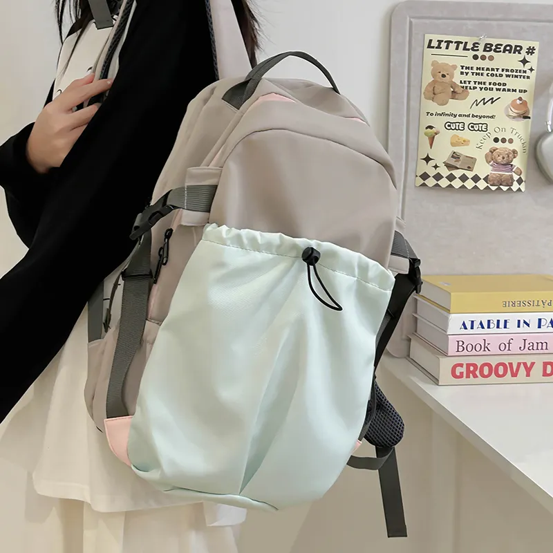 FINDINGS Polyester Backpack Regular Unisex Green/Red/Gray & Blue-17