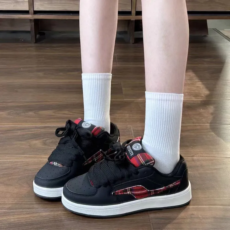 LIANGHUO Coverage Slip Resistant Cushioning Impact Resistance Wear Resistant Low Top Skateboard Shoes Unisex Black Red-1
