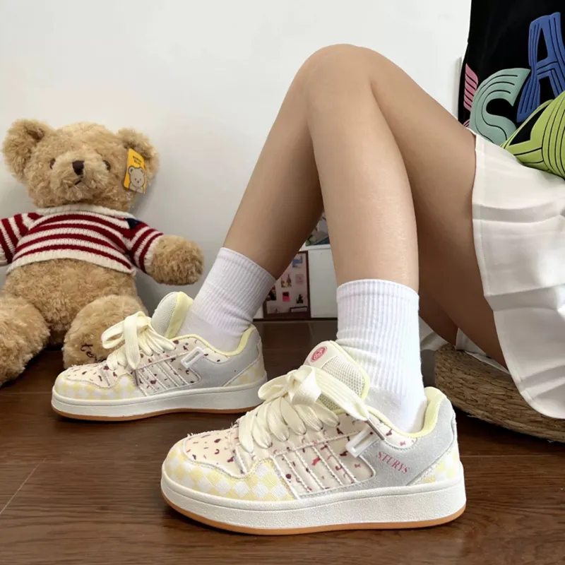 LIANGHUO Anti-Slip Wear-Resistant Low-Top Skateboard Shoes Women's Yellow Box Included-3