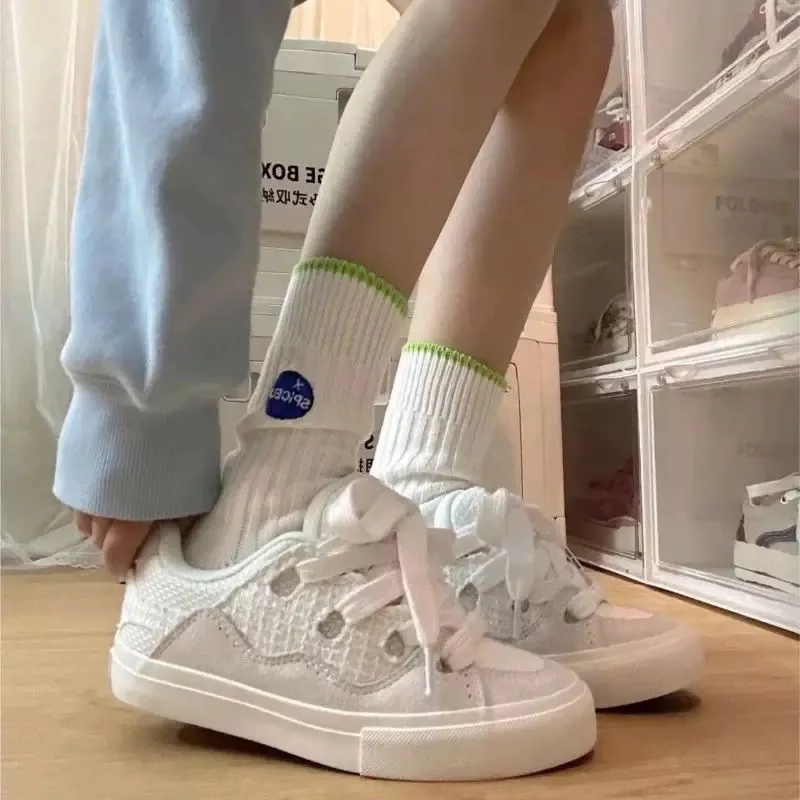 LIANGHUO Anti Slip Wear Resistant Low Top Skateboard Shoes Unisex Swan White Box Included-4
