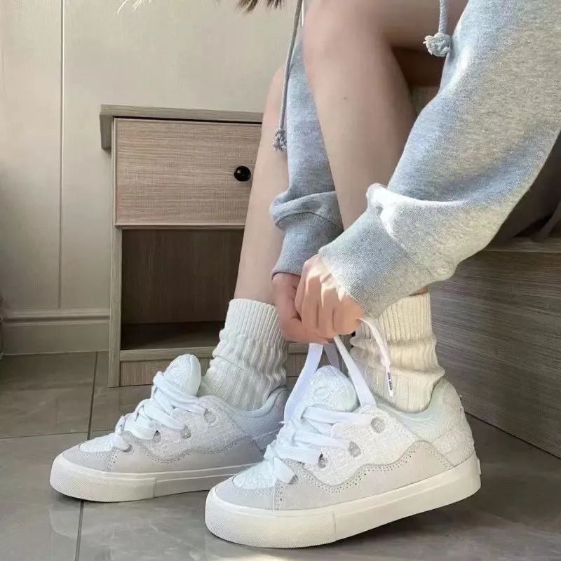 LIANGHUO Anti Slip Wear Resistant Low Top Skateboard Shoes Unisex Swan White Box Included-3