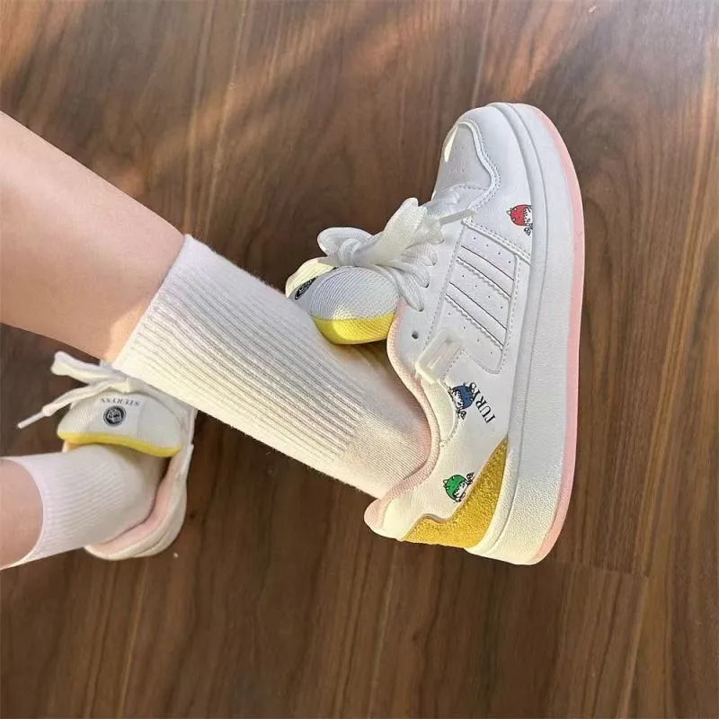 LIANGHUO Slip Resistant Cushioning With Impact Resistance Low Top Skateboard Shoes Women's Red Eye-2