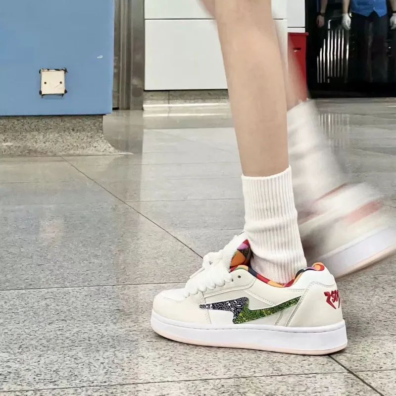 LIANGHUO Low Top Skateboard Shoes Women's Paisley Box-5