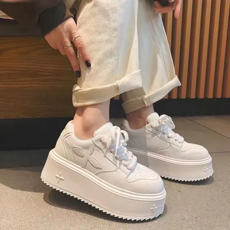 LIANGHUO Slip Resistant Cushioning Impact Resistance Abrasion Resistant Low Top Skateboard Shoes Women's White-3