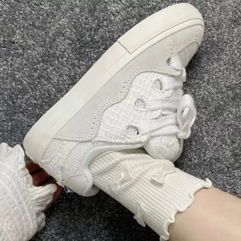 LIANGHUO Anti Slip Wear Resistant Low Top Skateboard Shoes Unisex Swan White Box Included-1