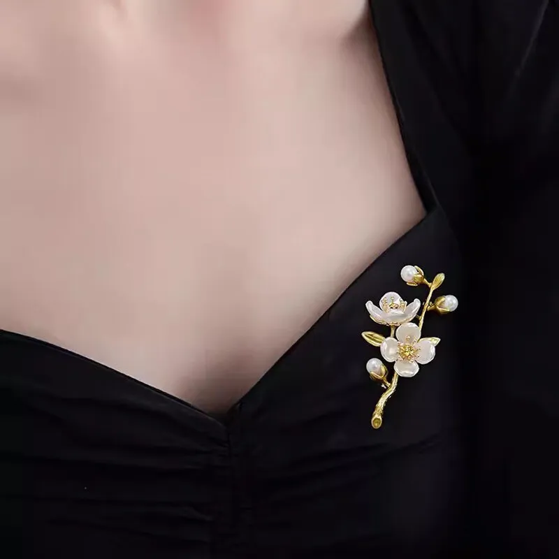 GAGA Alloy Brooches Women's Gold-4