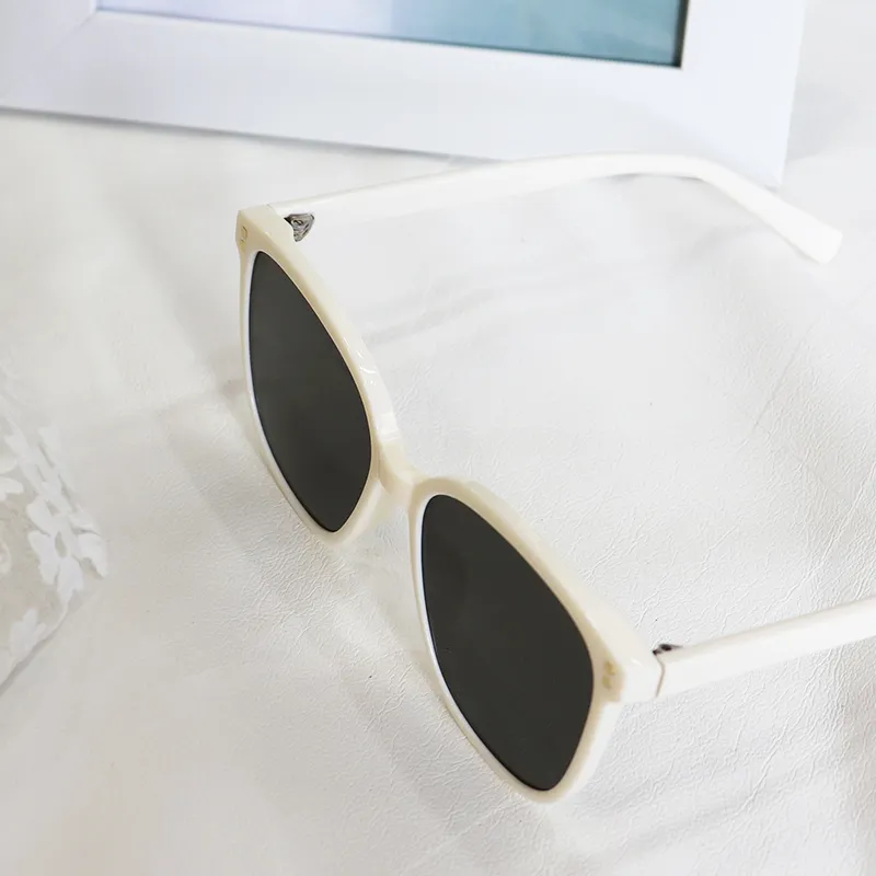 Pair Ponyo TR/Memory Plastic Square Sunglasses Unisex White/Light Gray-3