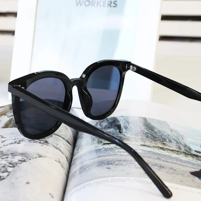 Pair Ponyo Plate Frame Square Sunglasses Unisex Black-2