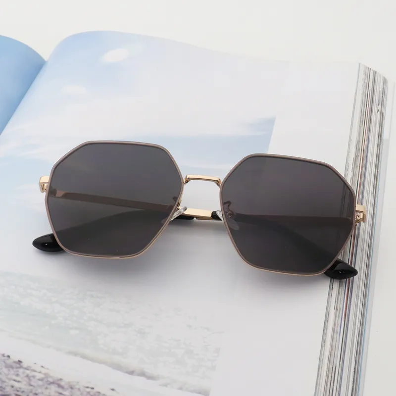 Pair Ponyo Metal Irregular Shape Decorative Sunglasses Unisex Gold-3