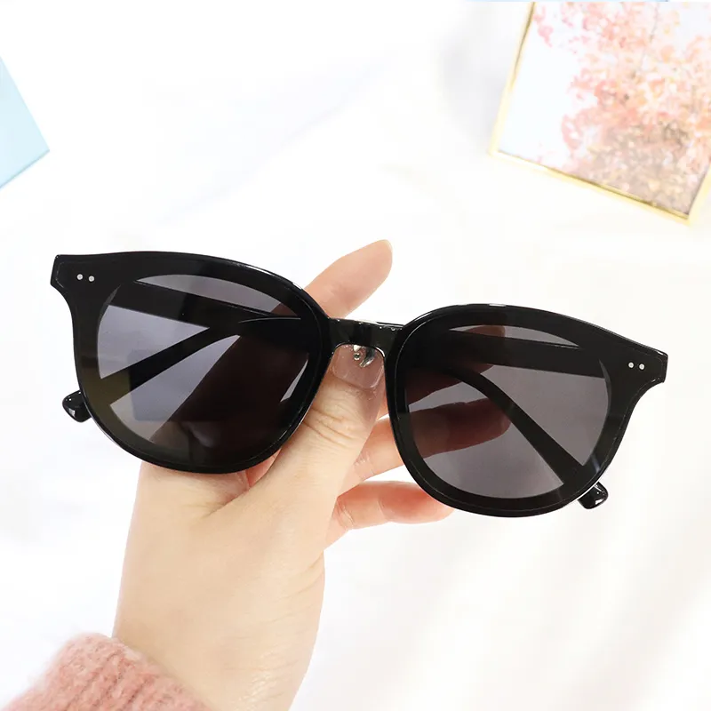 Pair Ponyo Plate Frame Square Sunglasses Unisex Black-1