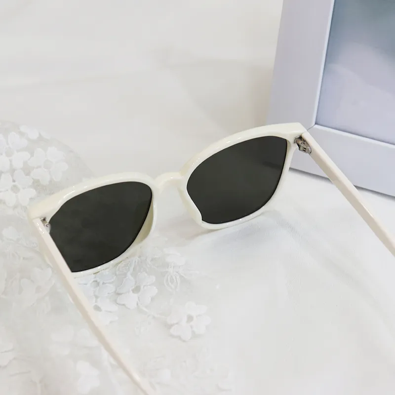Pair Ponyo TR/Memory Plastic Square Sunglasses Unisex White/Light Gray-4
