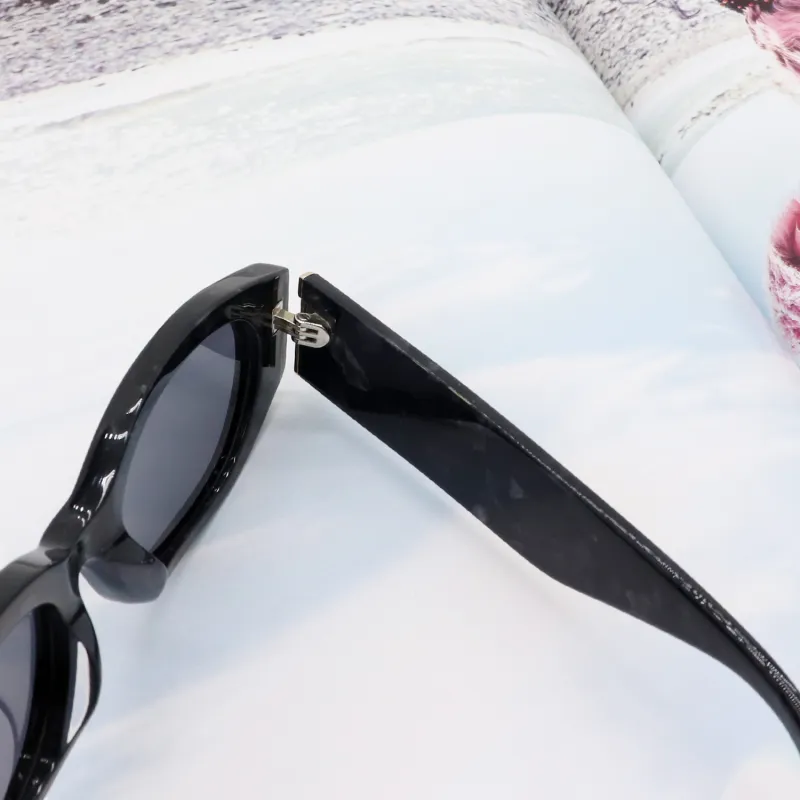 Pair Ponyo Plate Frame Square Sunglasses Unisex Gray Brown-4