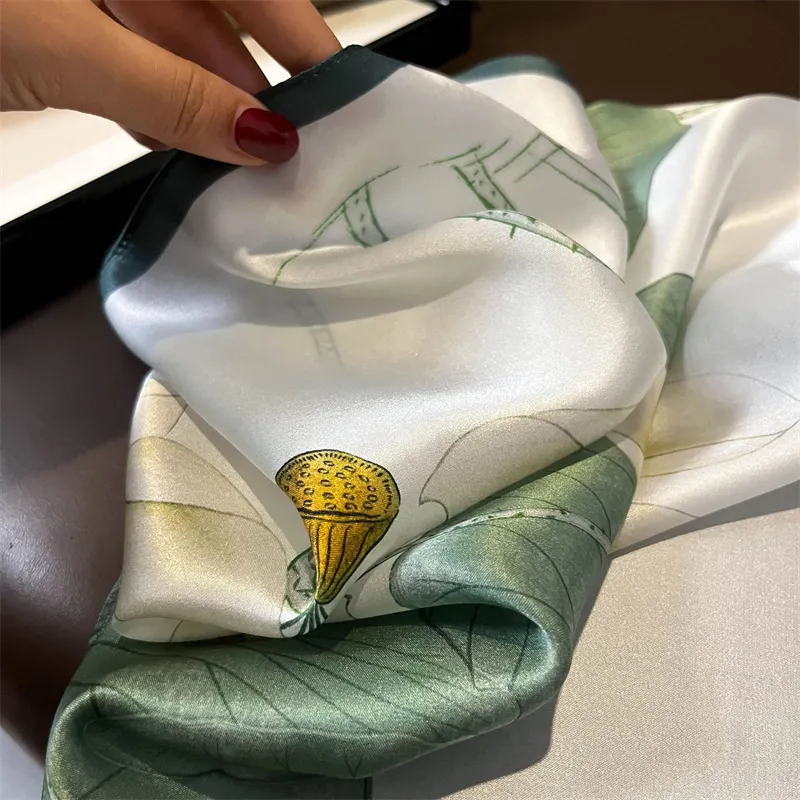 MITHAOL KUSC 100% Mulberry Silk Silk Scarves Women's Lotus Emerging From Water-3
