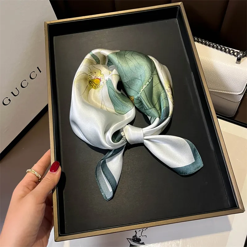 MITHAOL KUSC 100% Mulberry Silk Silk Scarves Women's Lotus Emerging From Water-2