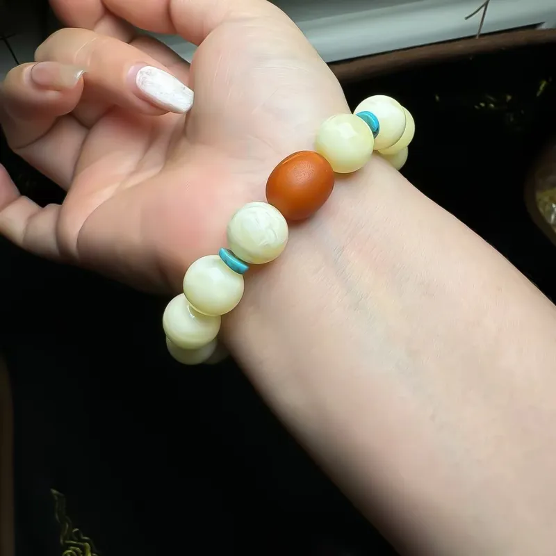 Gu He Amber/Beeswax Bracelets Unisex-1