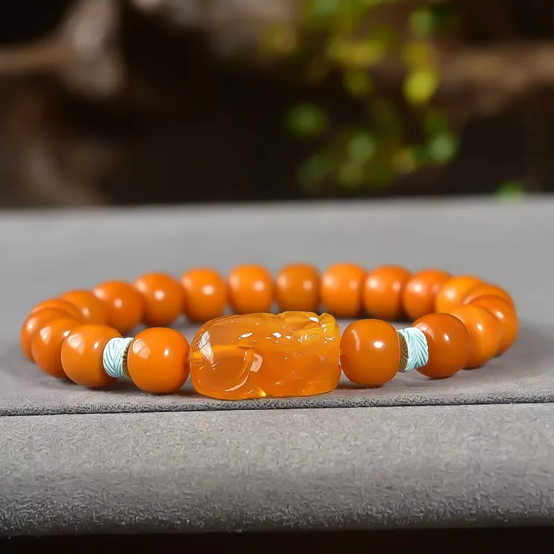 Gu He Amber/Beeswax Bracelets Unisex-1