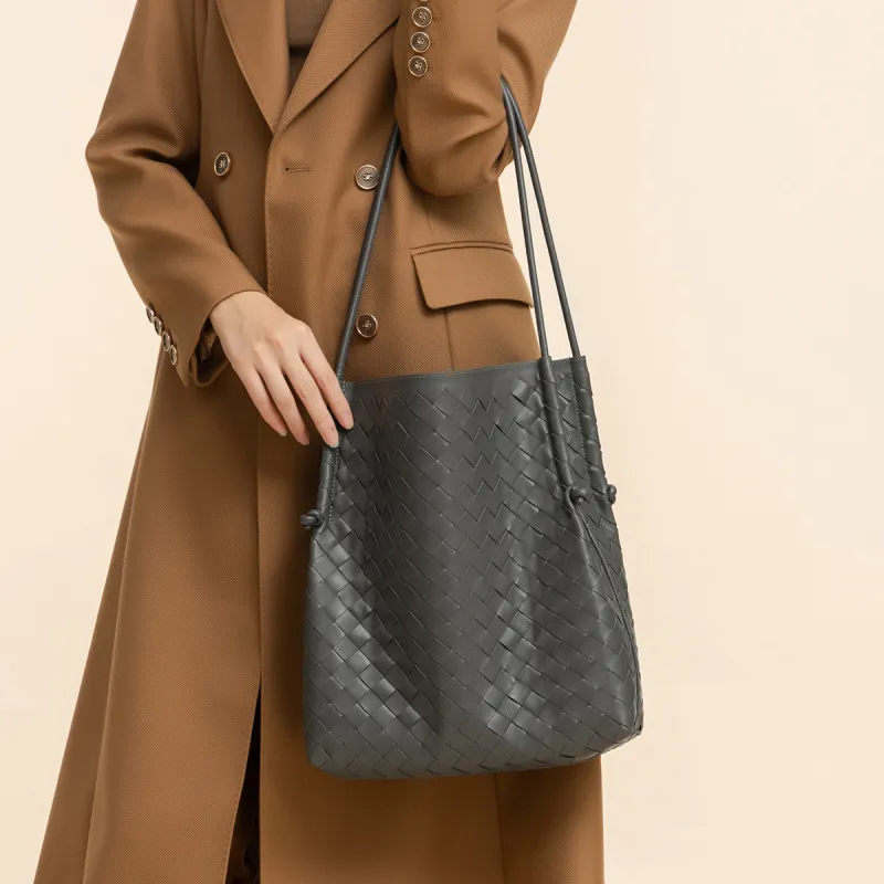ROBERTA DI CAMERINO Sheepskin Large Capacity Bucket Bag Underarm Shoulder Bag Tote Bag Mom Bag Women's Black/Steel Gray-10