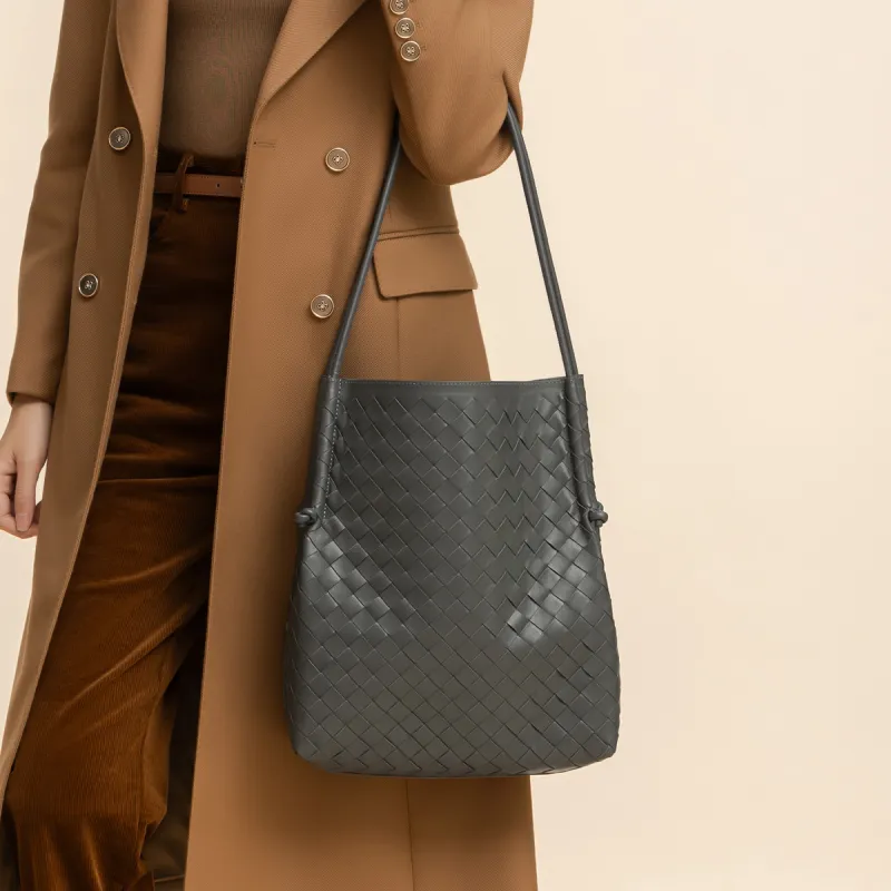 ROBERTA DI CAMERINO Sheepskin Large Capacity Bucket Bag Underarm Shoulder Bag Tote Bag Mom Bag Women's Black/Steel Gray-8