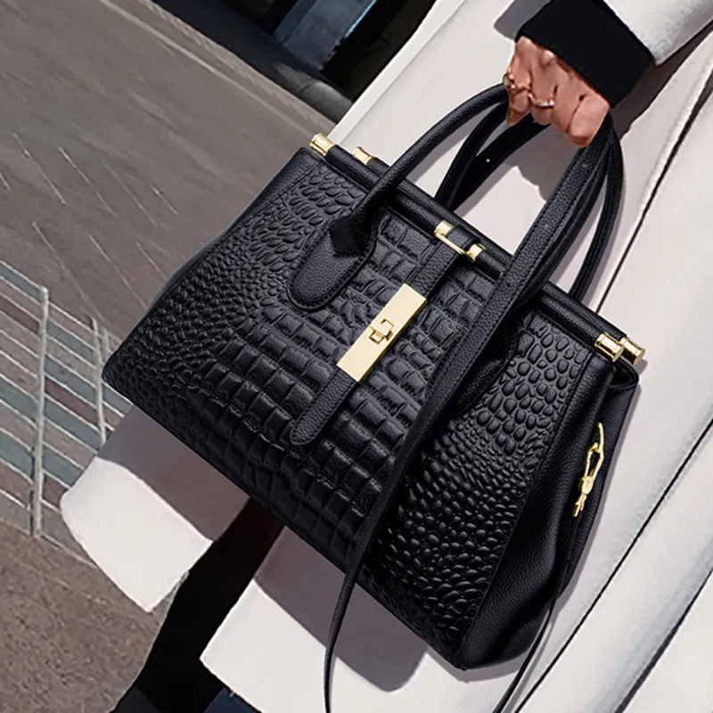 ROBERTA DI CAMERINO Cow Leather Tote Handbag Women's Black-1
