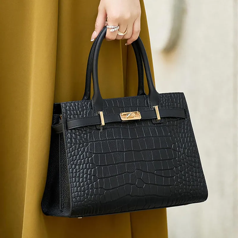 ROBERTA DI CAMERINO Cow Leather With Synthetic Leather Handbag Women's Black-1