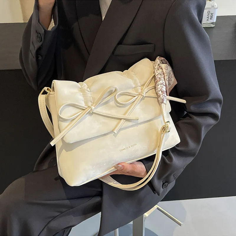 UNITE STAR Shoulder Bags-2