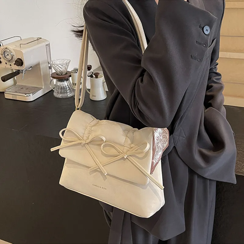 UNITE STAR Shoulder Bags-1