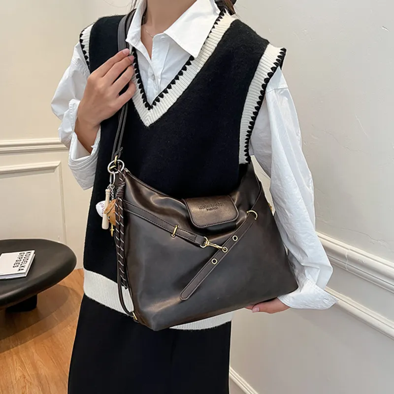 UNITE STAR Shoulder Bags-1