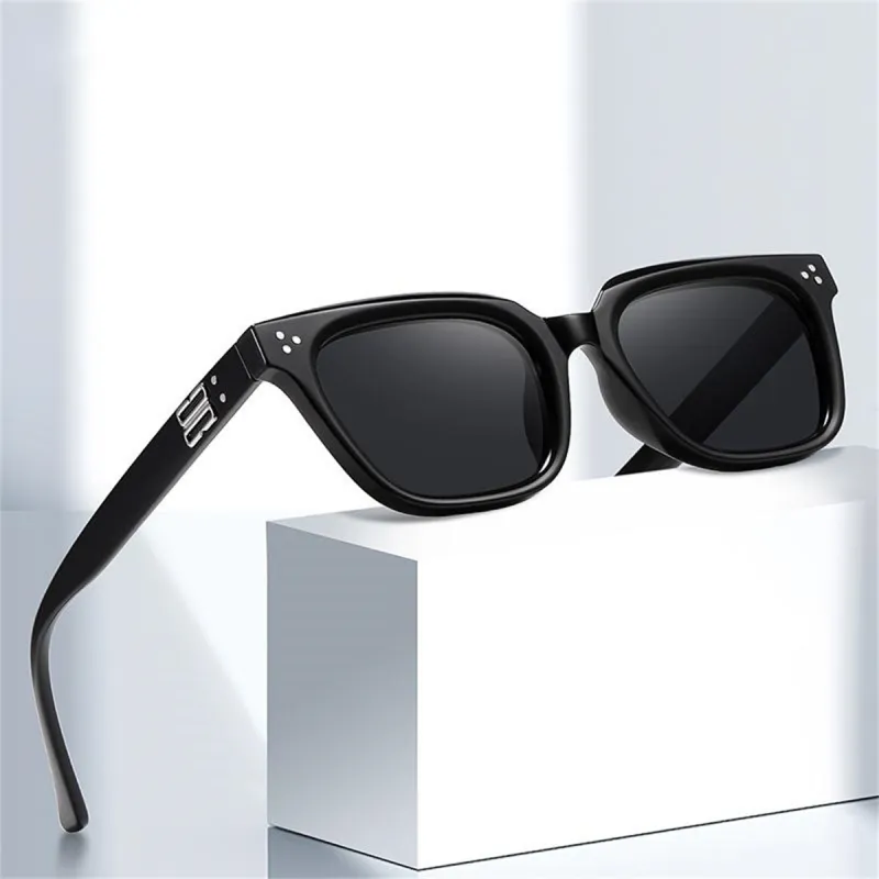 PRETTYALLUSION Square Sunglasses Unisex-1
