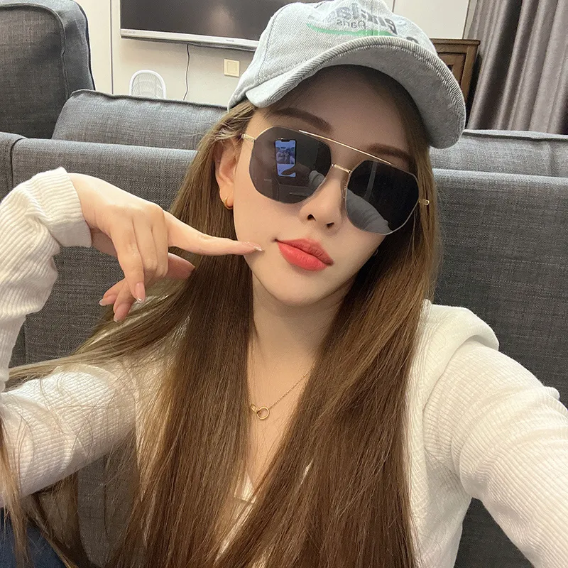 PRETTYALLUSION Irregular Shape Sunglasses Unisex-1