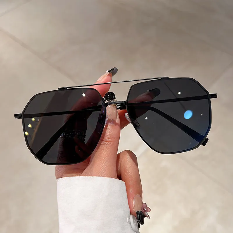 PRETTYALLUSION Metal Aviator Sunglasses Unisex-2