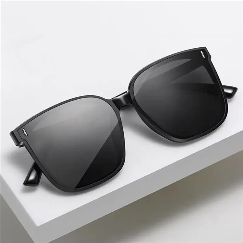 PRETTYALLUSION Oval Sunglasses Unisex-1