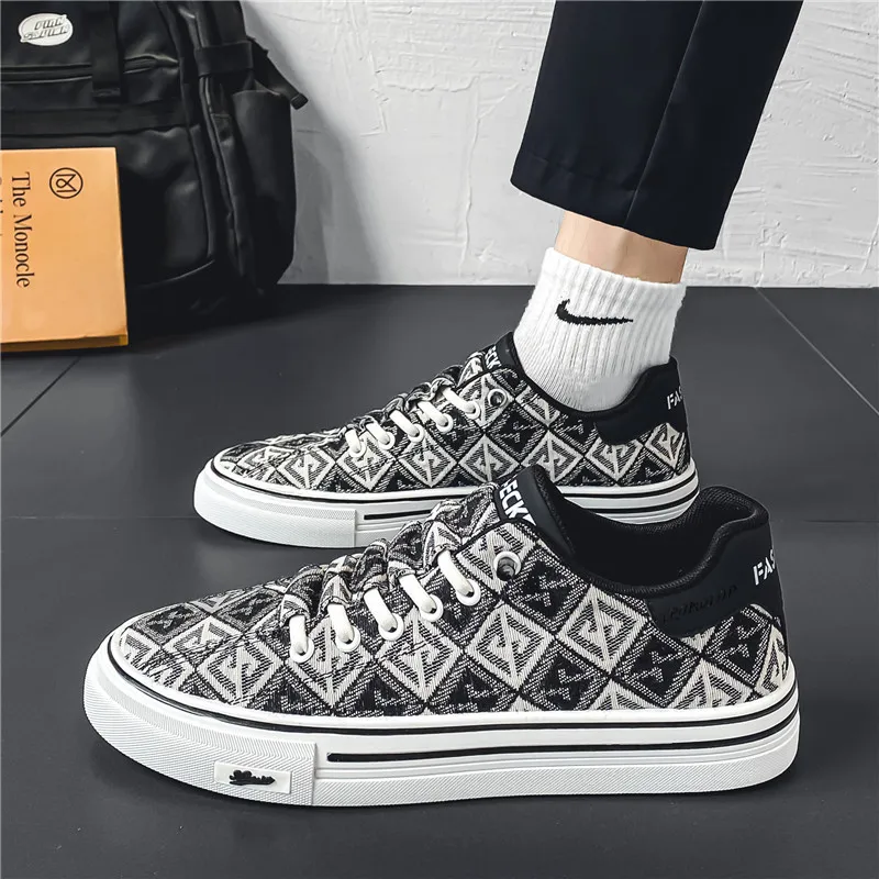 TROADLOP Slip Resistant Shock Absorbers With Abrasion Resistant Properties Low Top Skateboard Shoes Men's-10