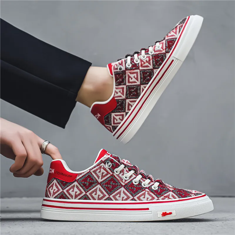 TROADLOP Slip Resistant Shock Absorbers With Abrasion Resistant Properties Low Top Skateboard Shoes Men's-7