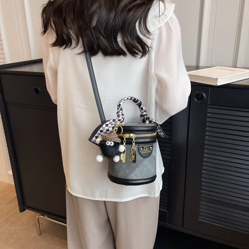 FCTOSSR PU Bucket Bag Handbag Regular Women's White/Black/Blue-23
