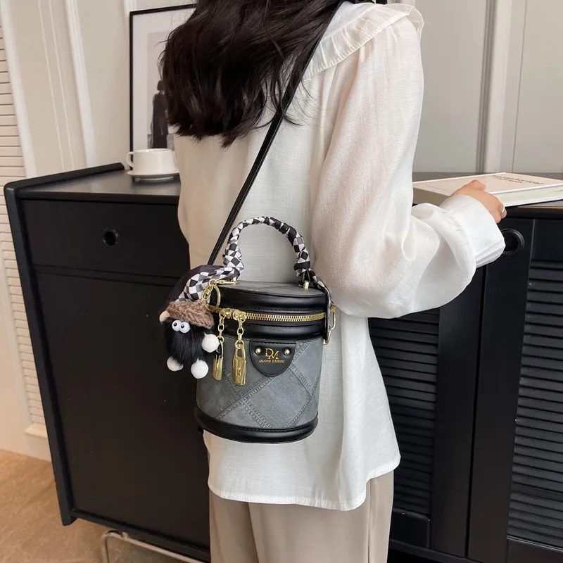FCTOSSR PU Bucket Bag Handbag Regular Women's White/Black/Blue-7