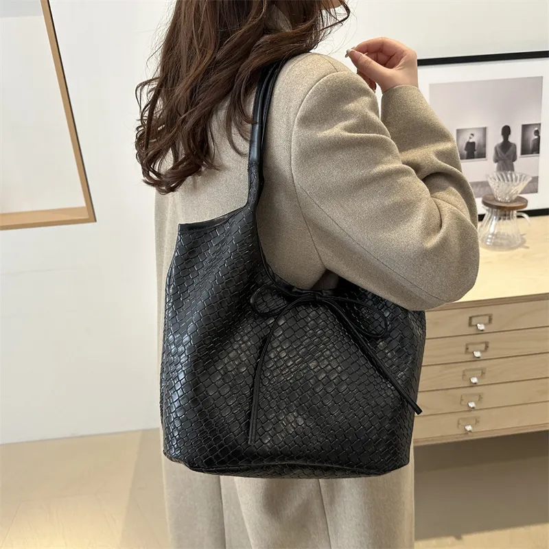 FCTOSSR PU Basket Bag Shoulder Bag Women's White/Black/Red/Coffee-7