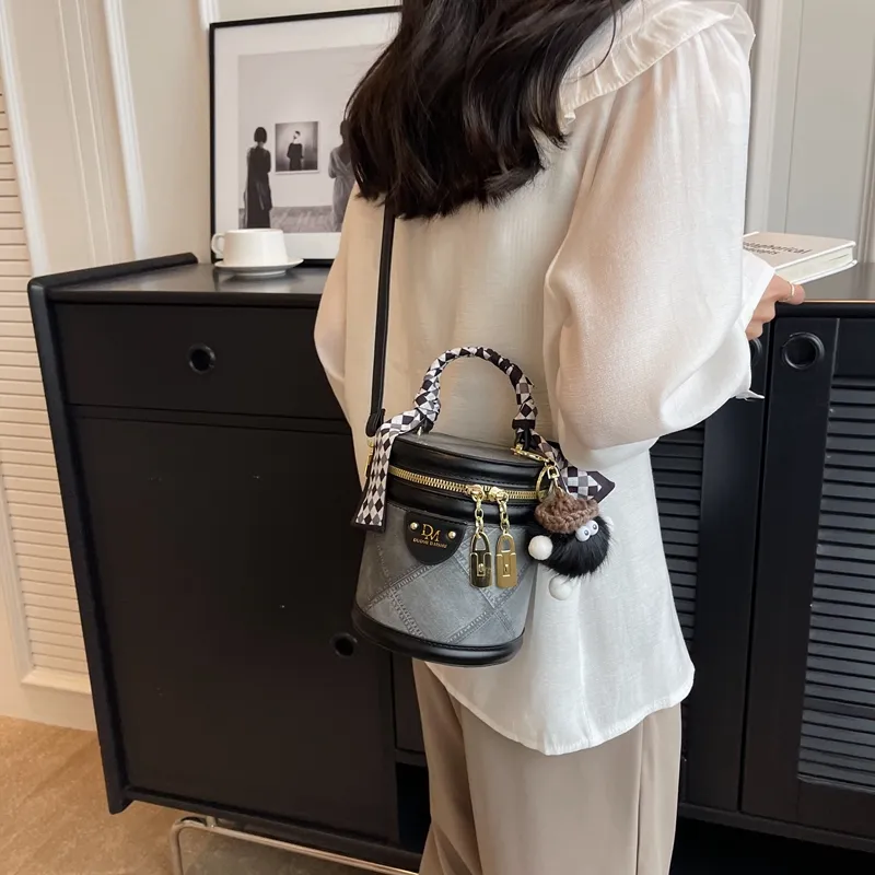 FCTOSSR PU Bucket Bag Handbag Regular Women's White/Black/Blue-10