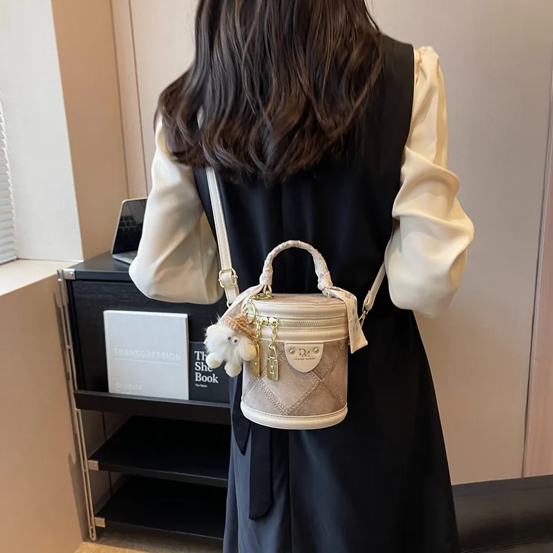 FCTOSSR PU Bucket Bag Handbag Regular Women's White/Black/Blue-4