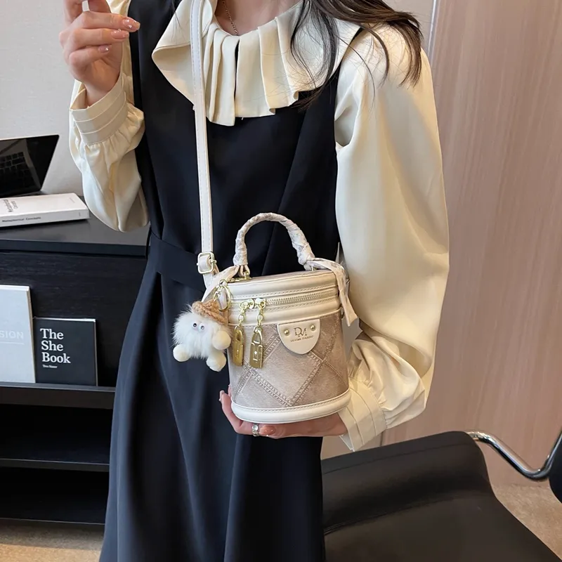 FCTOSSR PU Bucket Bag Handbag Regular Women's White/Black/Blue-5