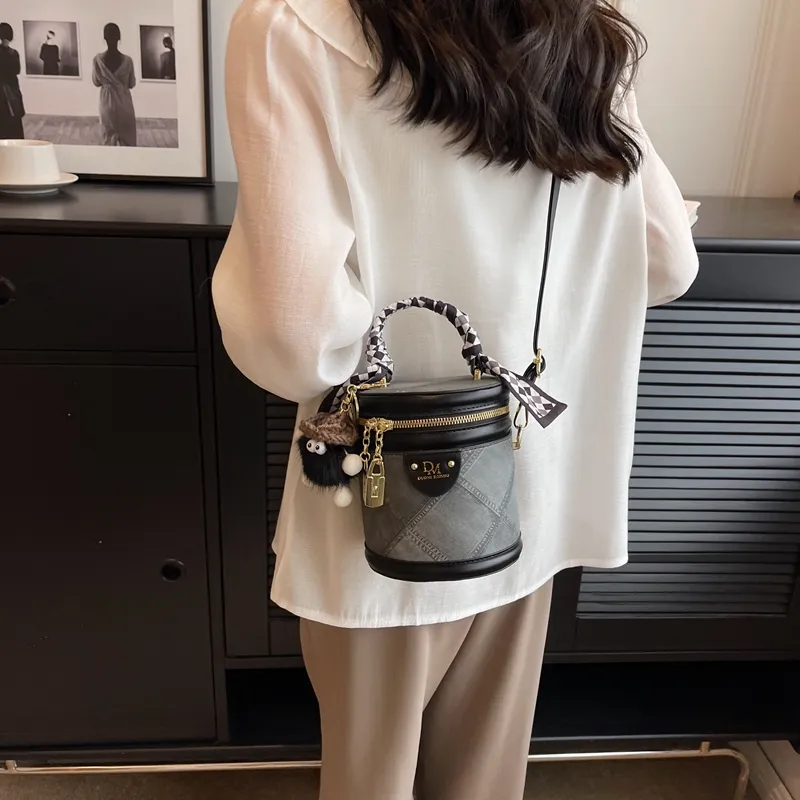 FCTOSSR PU Bucket Bag Handbag Regular Women's White/Black/Blue-9