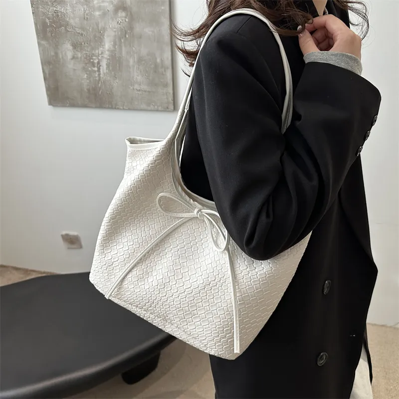 FCTOSSR PU Basket Bag Shoulder Bag Women's White/Black/Red/Coffee-3