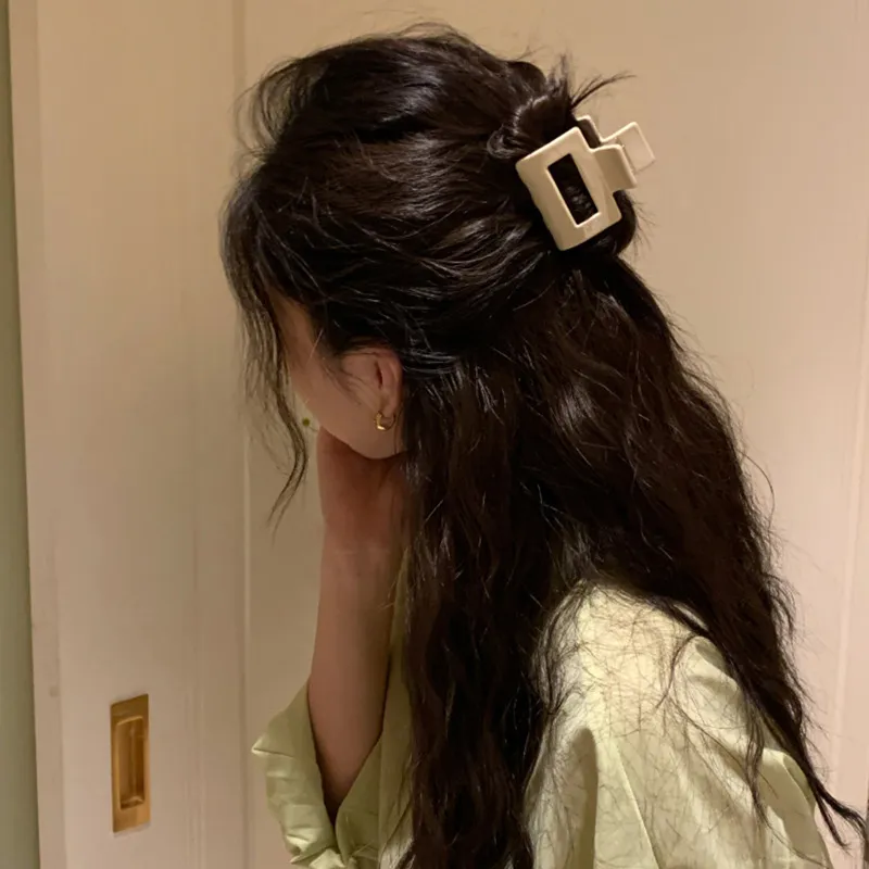 SENDME Acrylic Hair Clips Women's-2