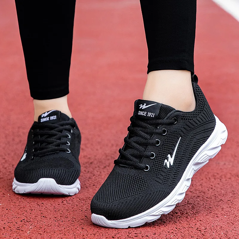 DOUBLE STAR 88 Low Top Running Shoes Women's Black White-6