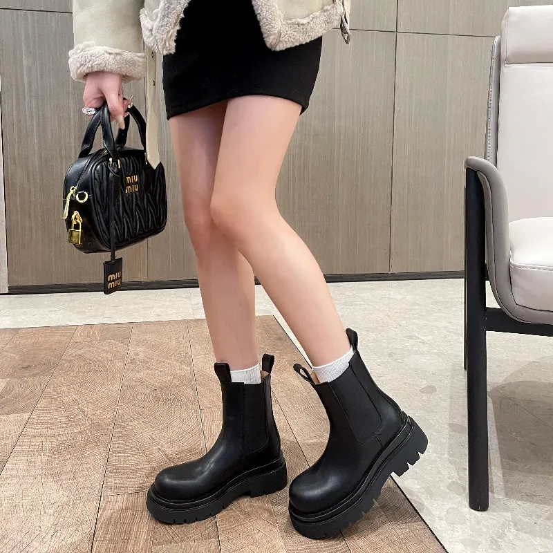 STELLA WEISZ Short Chelsea Boots Women's Black-4